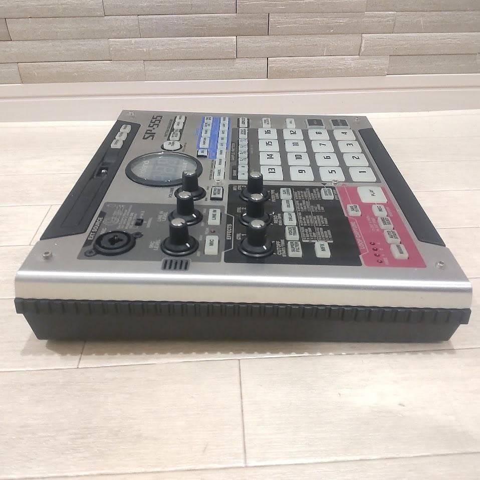 ROLAND SP-555 DJ SAMPLER PERFORMANCE EFFECTS SAMPLING WORKSTATION WITH BOX