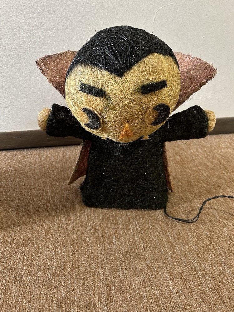 2015 TARGET SISAL VAMPIRE LIT HALLOWEEN DECOR 14.5” - READ