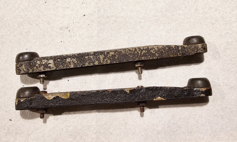 HOLMES 16mm Projector Type 12 - Bottom Feet