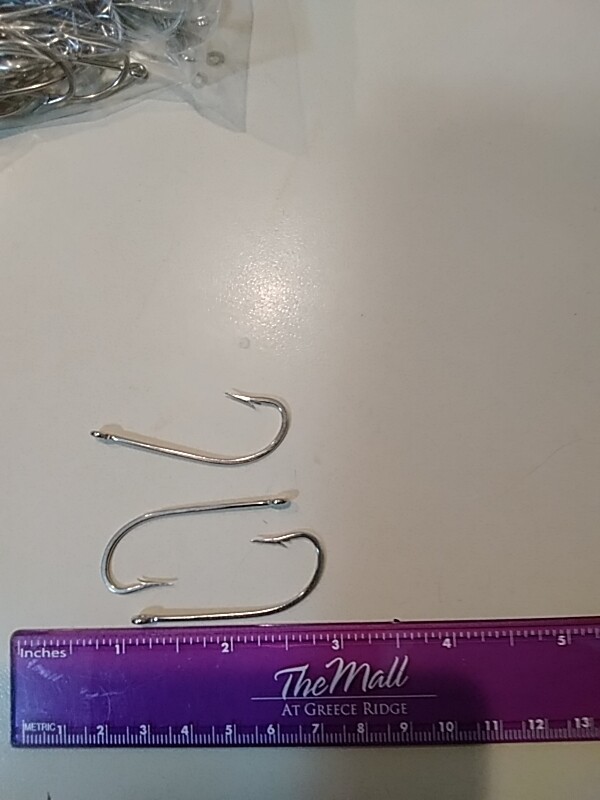 MUSTAD 3406B HOOKS SIZE 4 (100 IN PACKAGE)