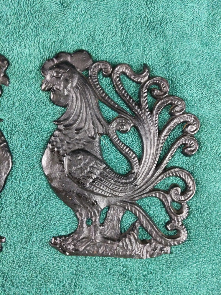 CAST IRON ROOSTERS WALL ART 7"tall