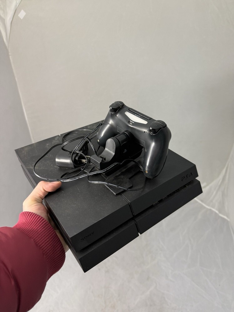 PS4 With Controller And Charging Stand (NO POWER CORD)