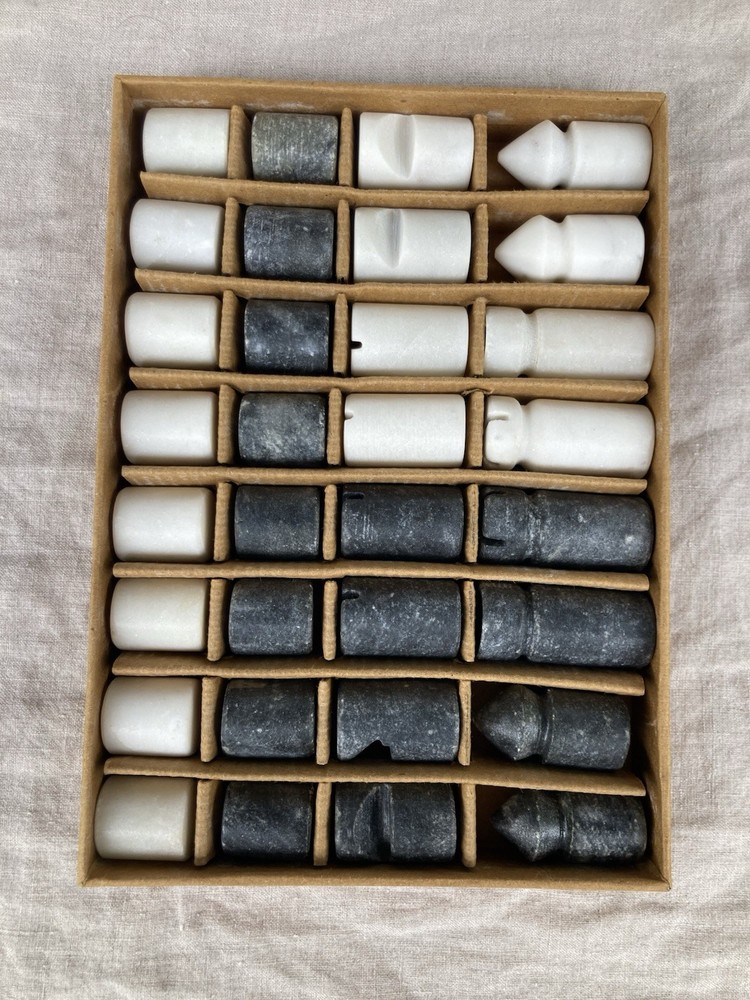 Solid Marble Chess Set Cylinder Shaped Black & White Pieces