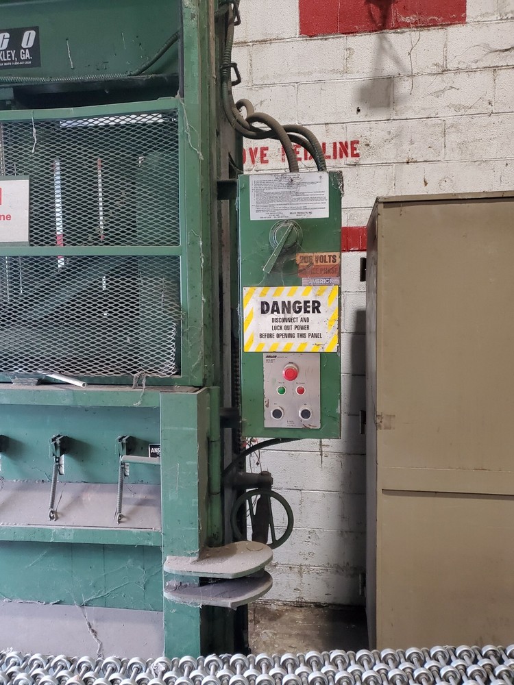 Selco V5-HD Vertical Downstroke Baling Press