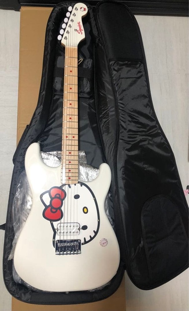 Fender Hello Kitty White Stratocaster