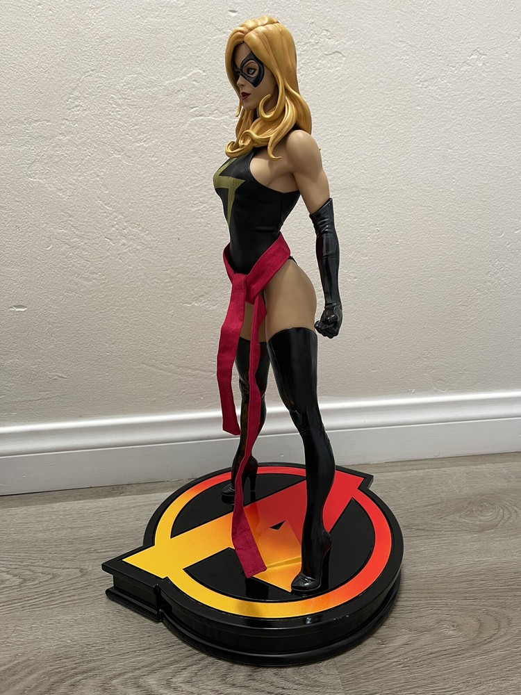 Sideshow Collectibles Exclusive Ms Marvel Premium Format Statue Marvel (READ)