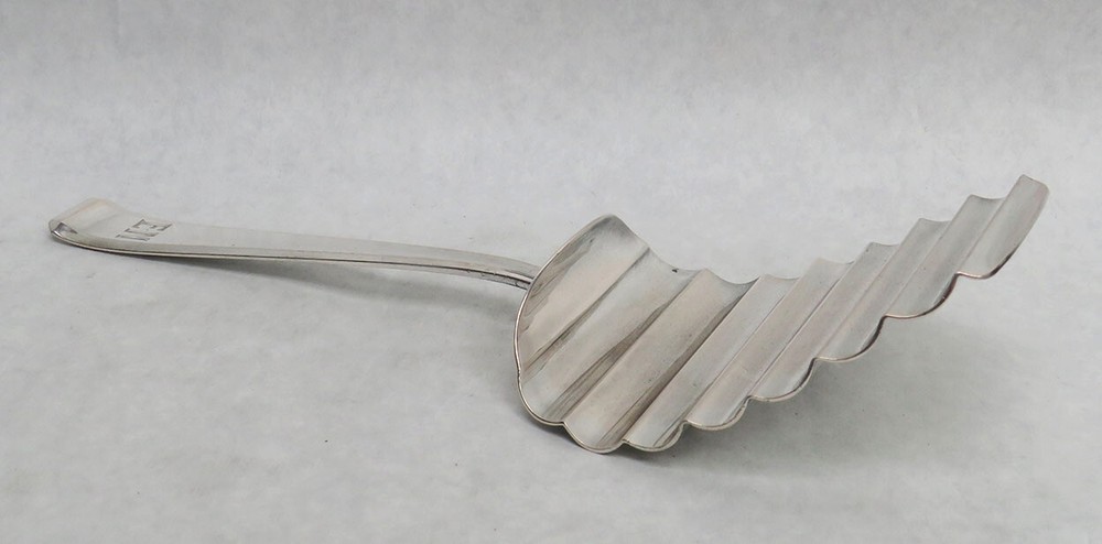 MASSIVE VINTAGE GERMAN .800 SILVER 9" WAFFLE SHAPE ASPARAGUS SERVER