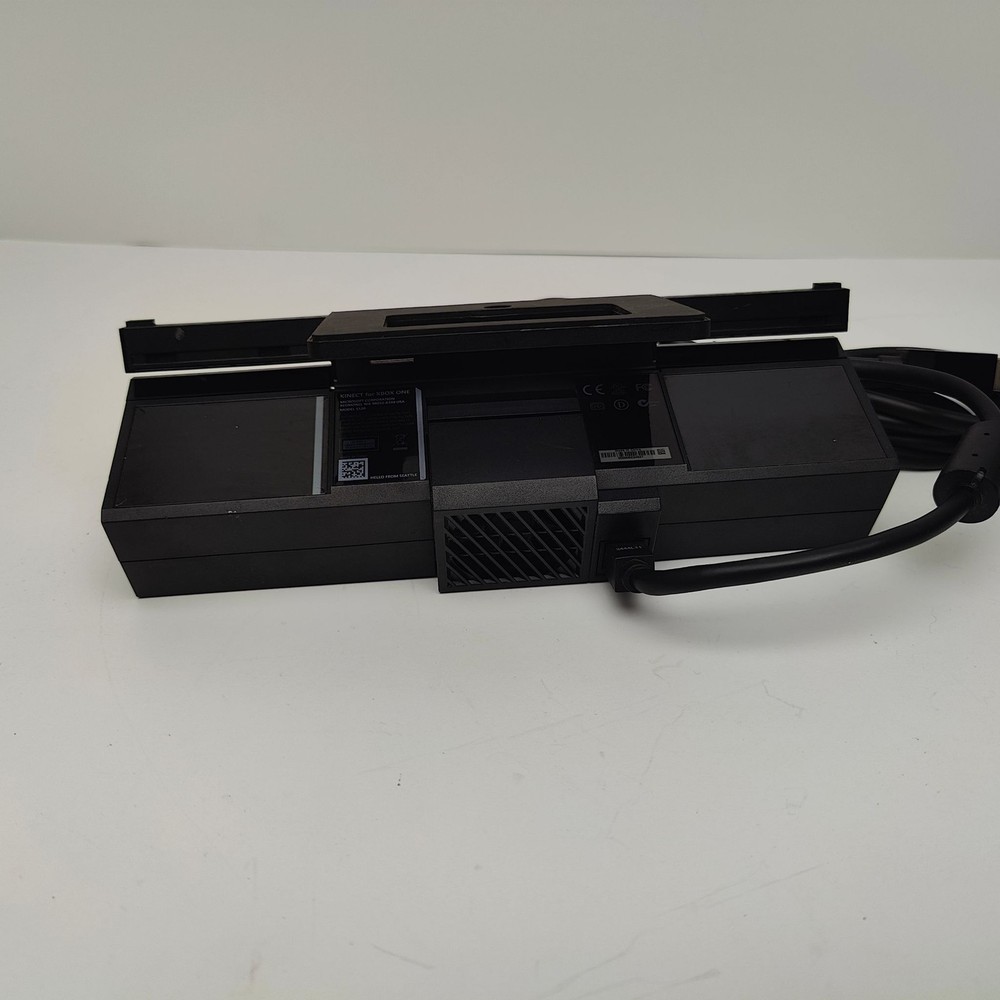 Microsoft Kinect Sensor Xbox One Model 1520 Motion Tracking Camera Controller