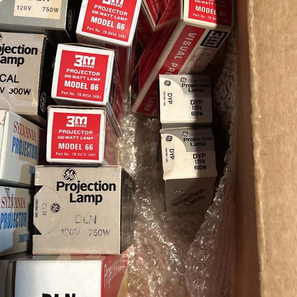 PROJECTOR Bulb Lamp LOT OF 34 Read Description ￼