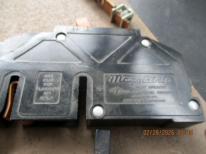 Zinsco Magnetrip Electrical Panel With Breakers