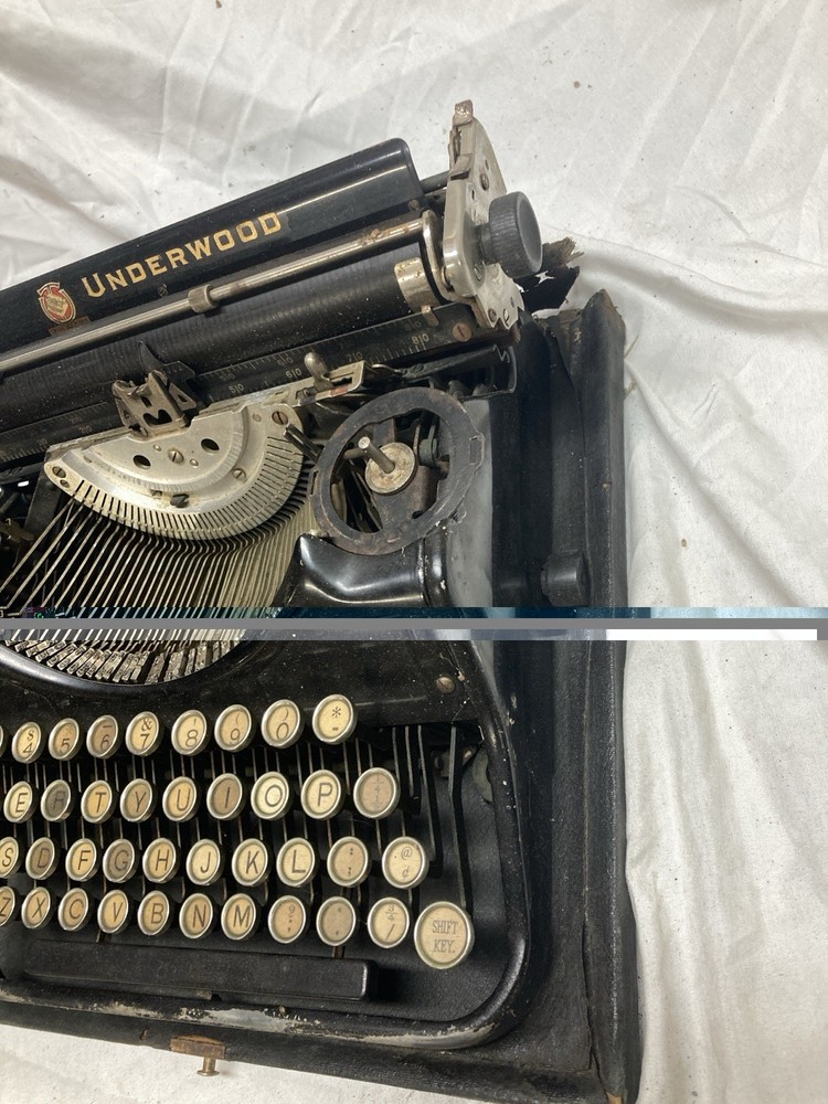 Black Underwood Portable W/case