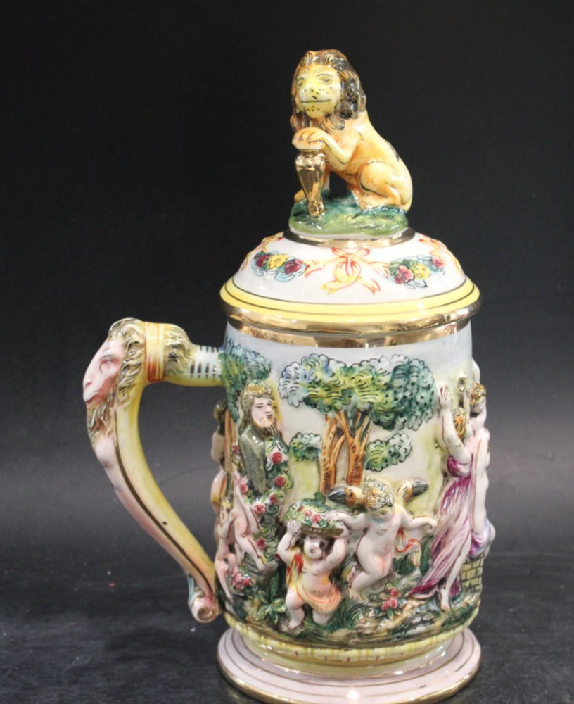 Capodimonte Tankard With Lion 10"