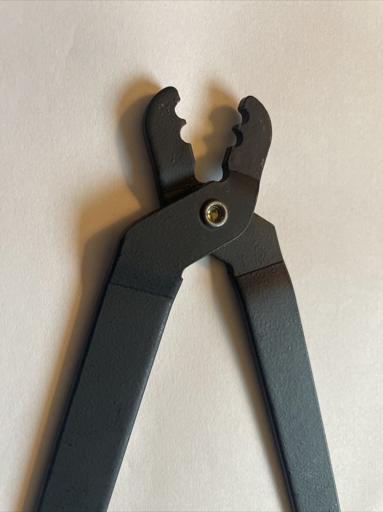 Saunders Archery Nocking Pliers