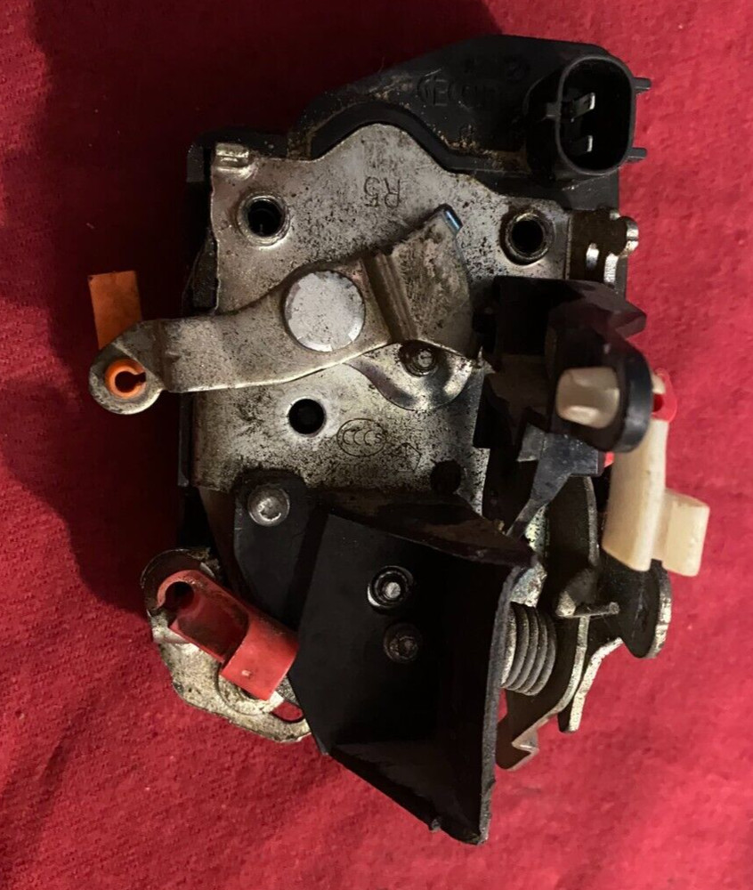 PASSENGER Side Door Latch 1120032 GECOM RIGHT HAND