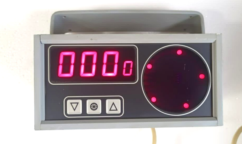 SCANDINAVIAN MICRO SYSTEMS LR-40  DIGITAL GYRO REPEATER