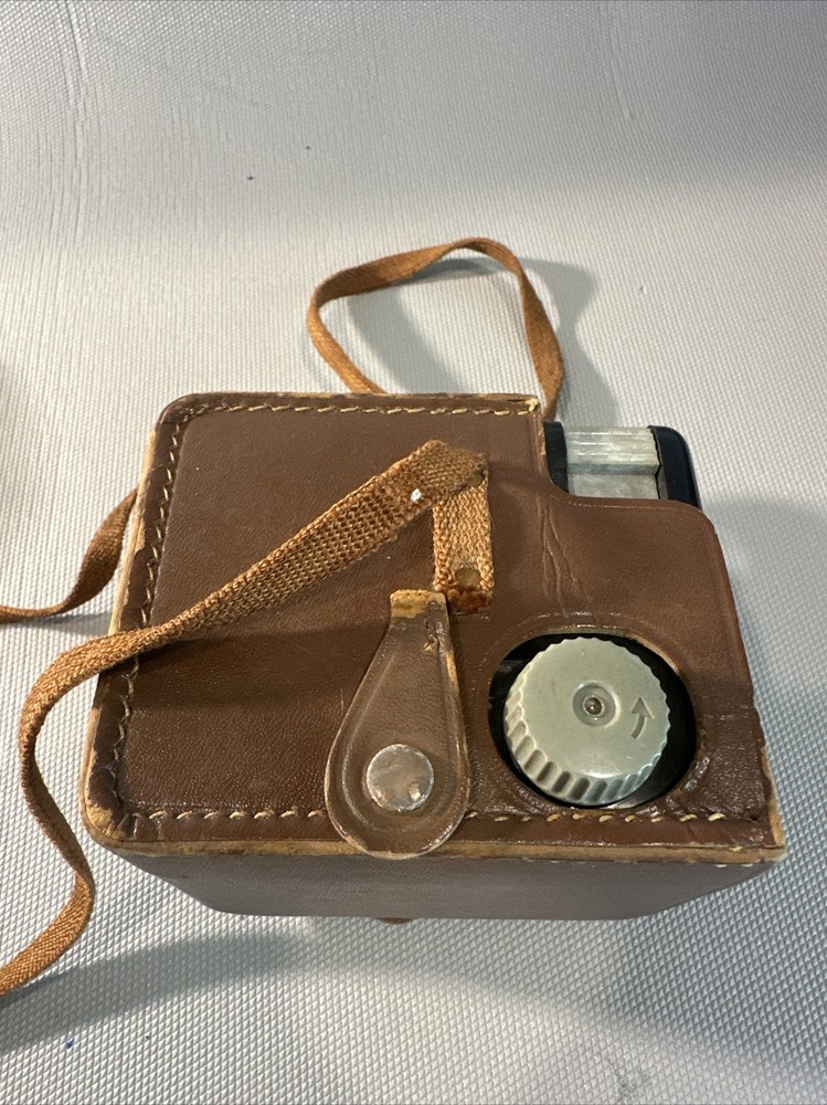 Kodak Vintage Brownie Hawkeye Camera Flash Model UNTESTED