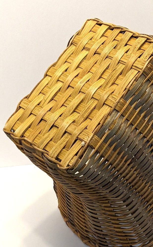 Bath & Bodyworks Tan Wicker Basket w/Handle, Fall 2000 Commemorative Maple Leaf