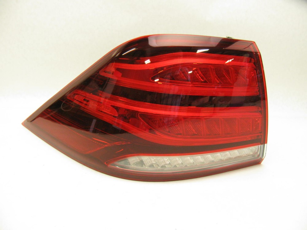 NEW UNBOXD OEM Left Rear Outer Tail Light Lamp For 16-18 Mercedes-Benz GLE Class