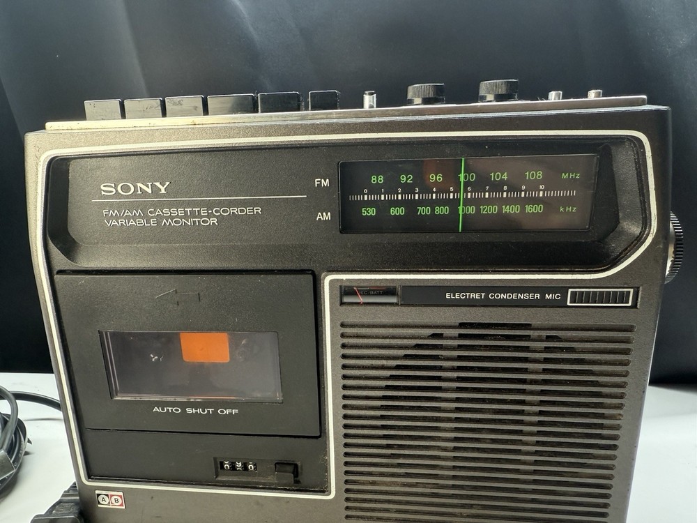 Vintage Sony Cassette-Corder FM/AM Model: CF-320