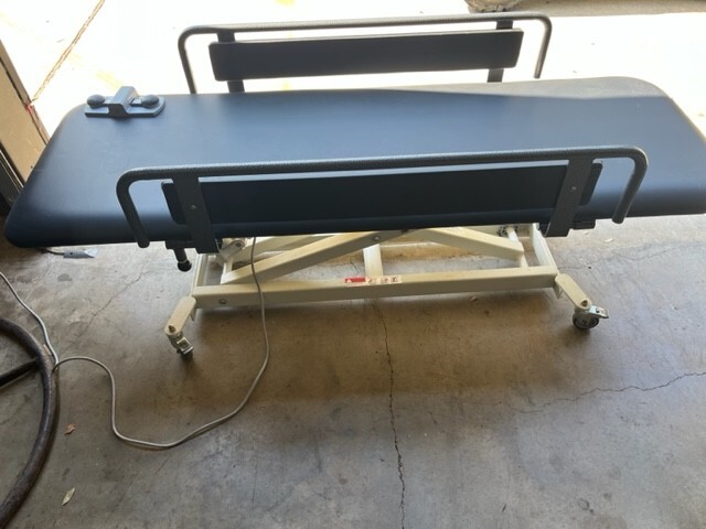 Armedica Hi/LO Treatment Table
