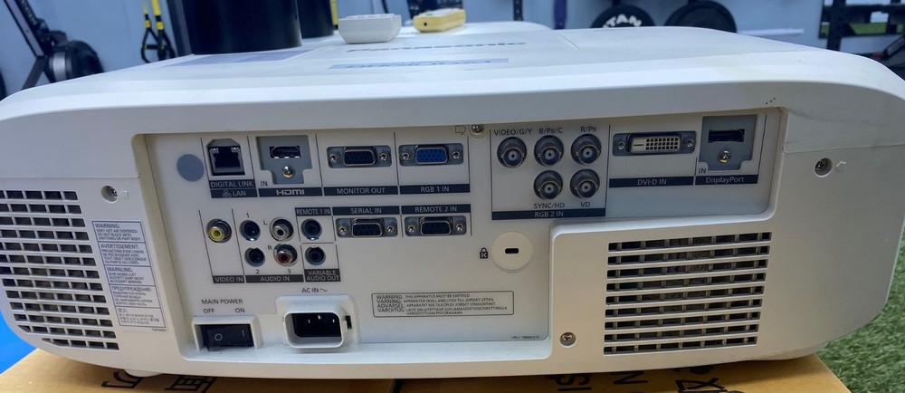 Panisonic PT-EW640 Projector