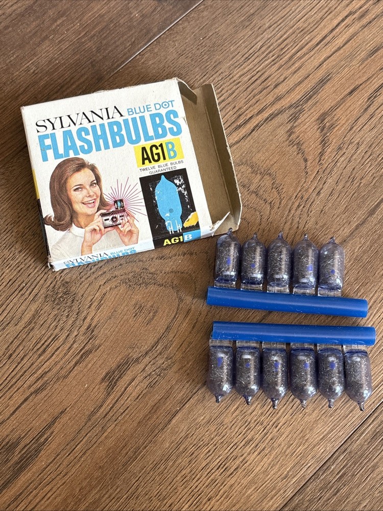 1 Box AG1B SYLVANIA BLUE DOT FLASHBULBS Vintage