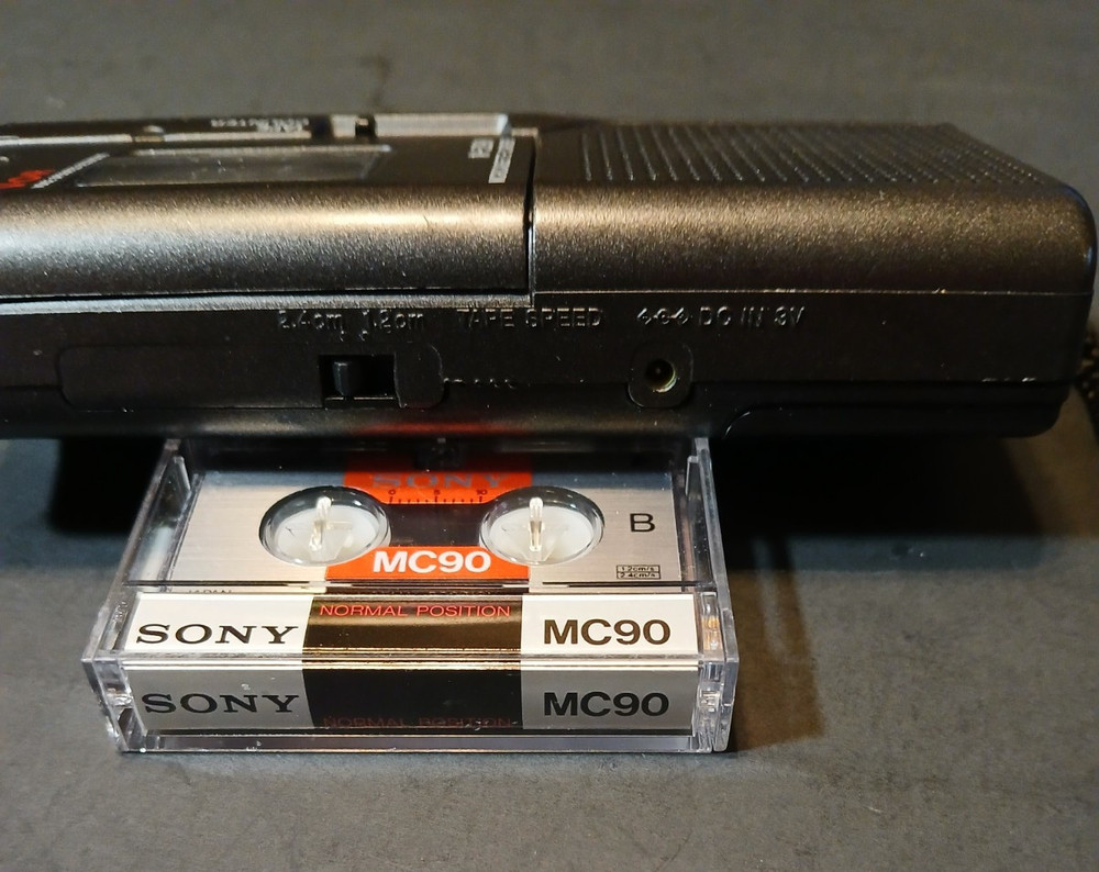 Sony M-529V Handheld Vintage Microcassette Recorder POWERS ON/ NEEDS BELT