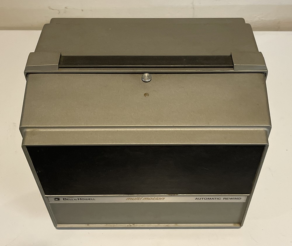 Vintage ‘70s Bell & Howell Multi Motion 467A Autoload/Auto Rewind 8mm Projector
