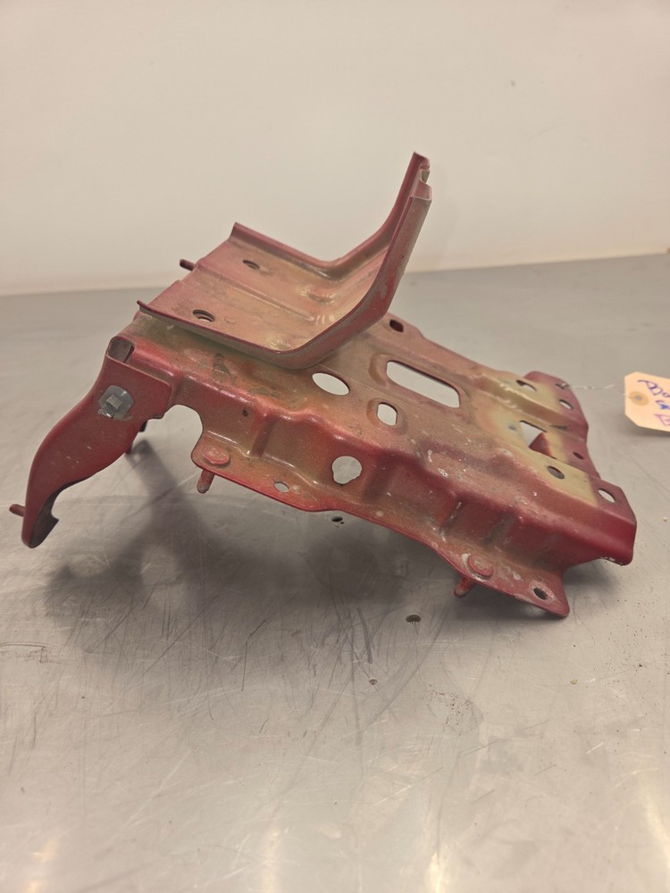 2006 Suzuki Forenza Battery Support Bracket OEM