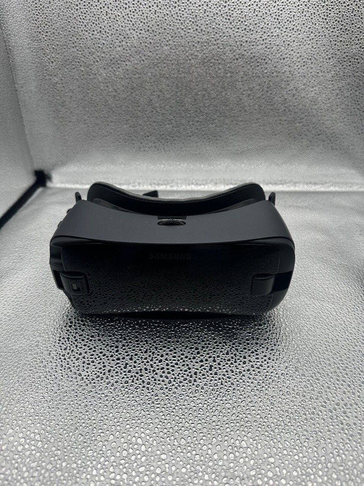 Samsung VR Oculus SM-R324NZAAXAR Goggles with Controller, Open Box-TESTED