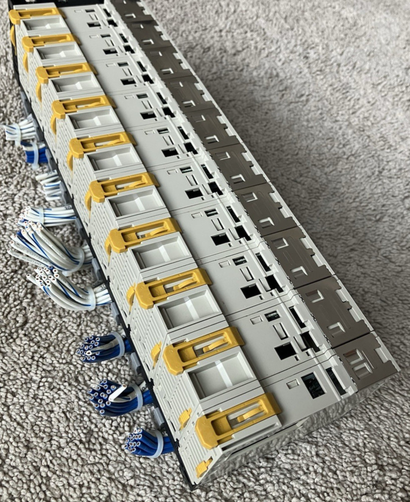 Omron PLC Rack - CJ1W ID211, OD211, OD201, 9 slot