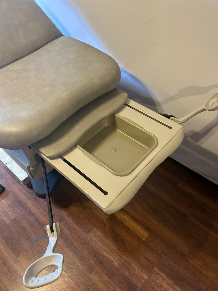 Midmark 625-001 Power Exam Table