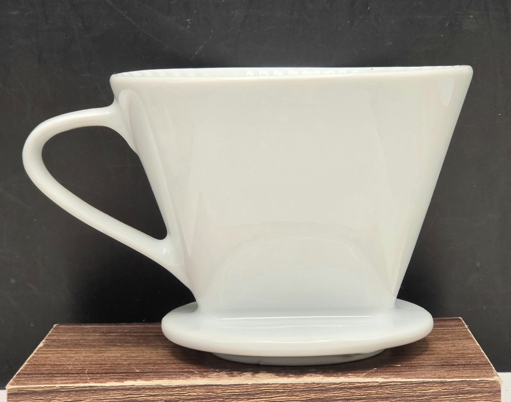 Very Nice White Ceramic 4 Hole Pour Over with Handle