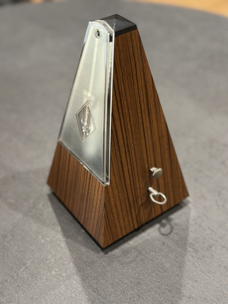 NEW Wittner Plastic Key Wound Metronome - Walnut