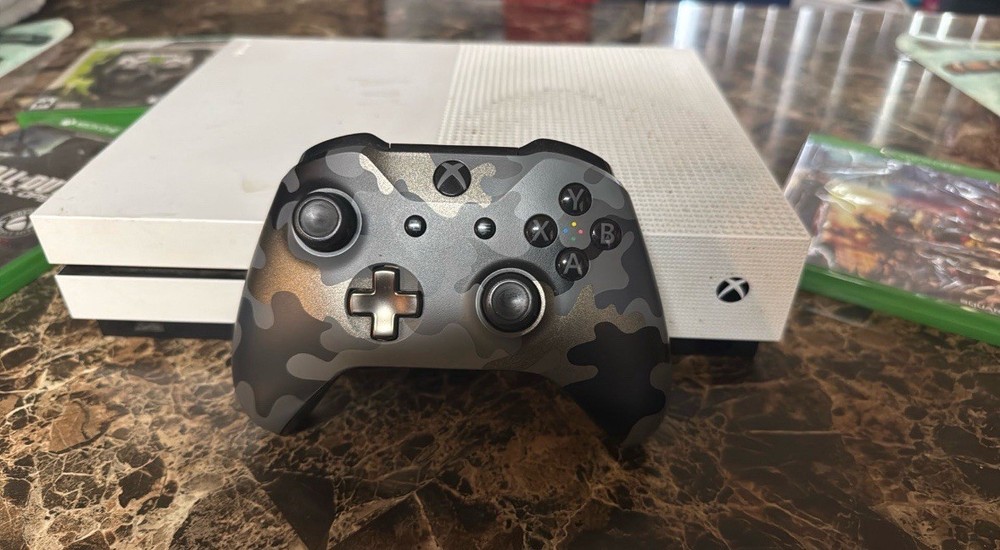 Microsoft Xbox One S White Console Camouflage Controller + Games