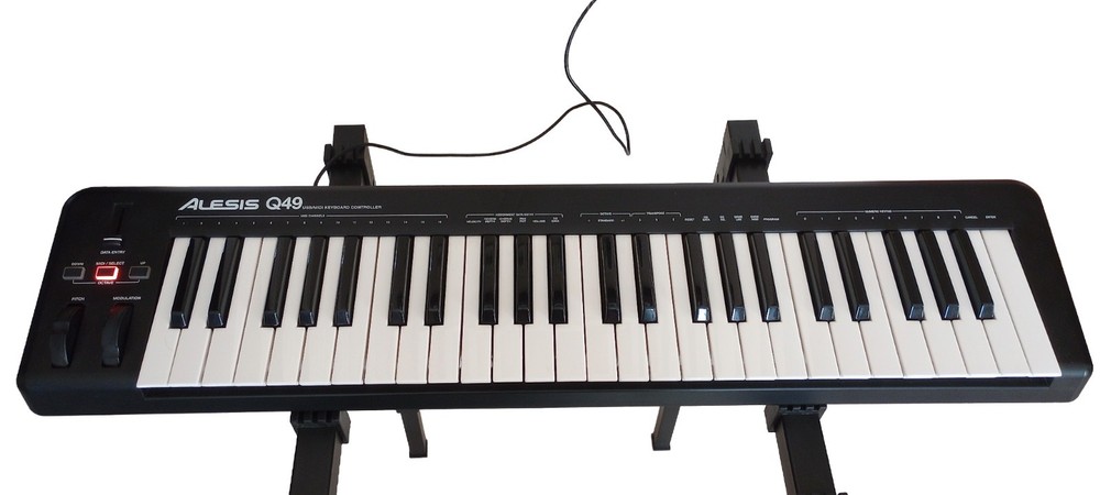 Alesis Q49 USB MIDI Keyboard Controller - 49 Keys - Original Box & Extras
