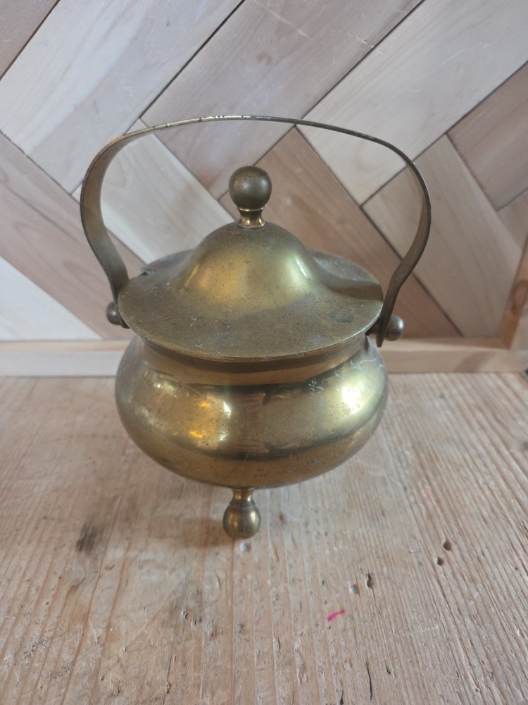 Vintage Cast Brass Pot Hearth side 3 Footed  Fire Starter Kettle 4.186lbs