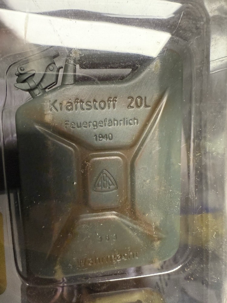 German Jerrycans (4)