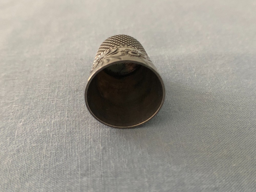 Waite Thresher Silver Thimble #7 Floral Border