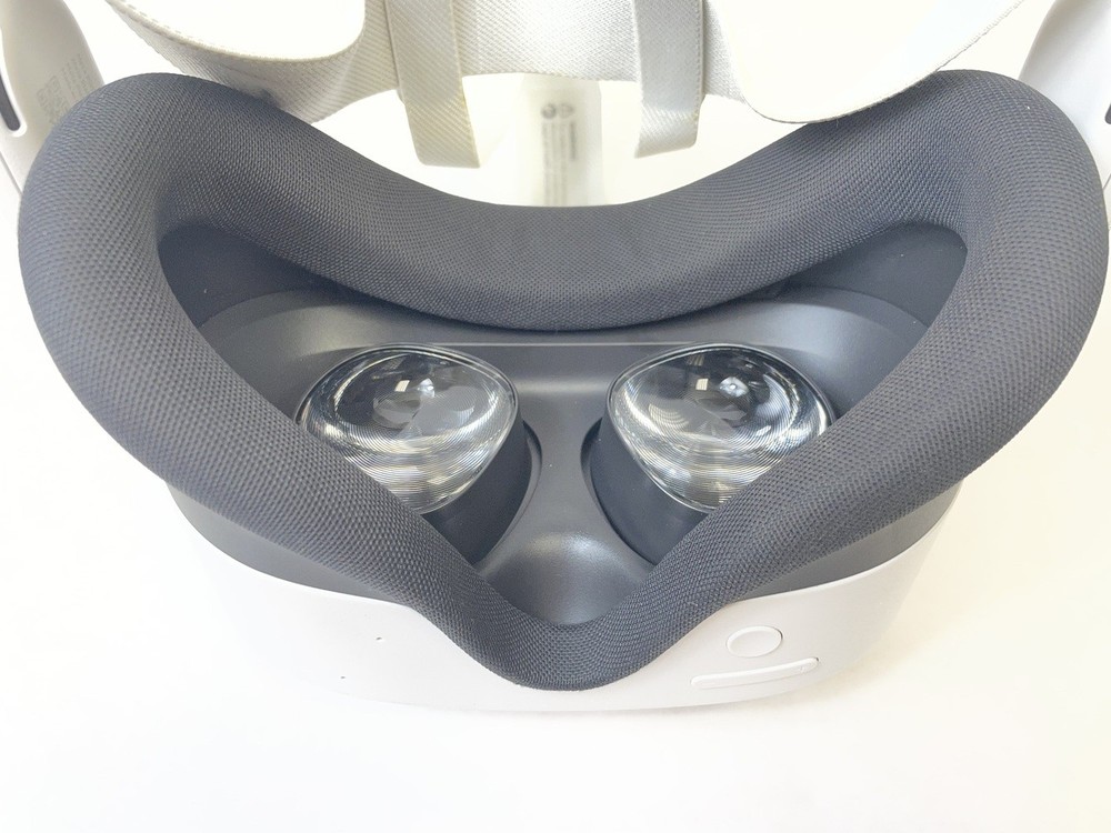 Meta Quest 3S VR Headset 256GB W/Hand Controllers