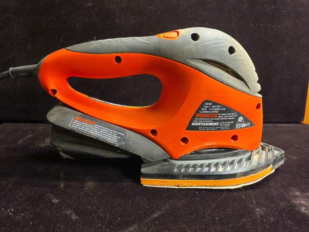 Black and Decker Sander Polisher MS700 With Case +