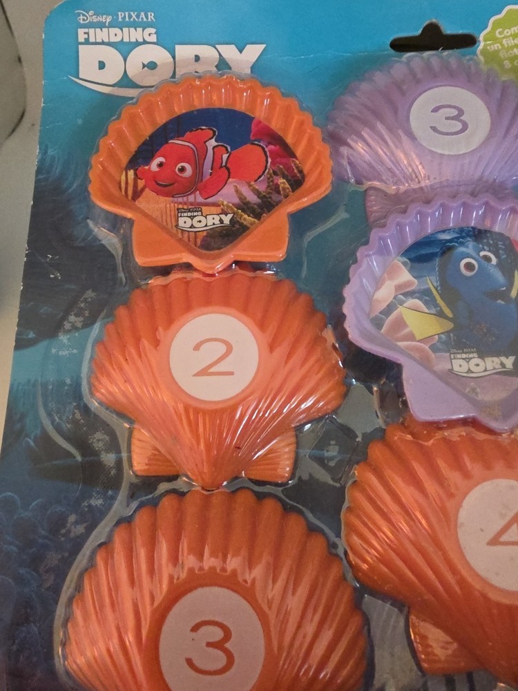 Finding Dory Shell Race Dive Game 8 Numbered Game Pieces & Floating Net.