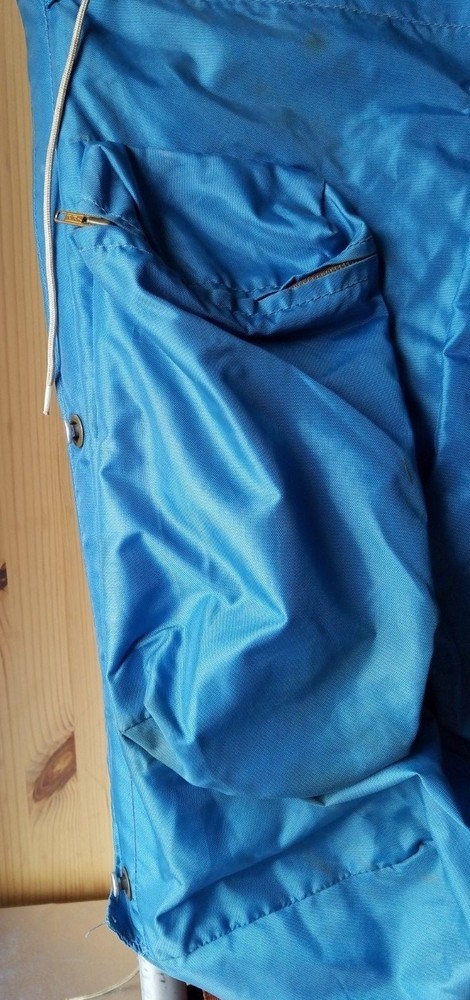 REI CO-OP BLUE HIKING BACKPACK ALUMINUM OUTER FRAME. MULTI POCKET.