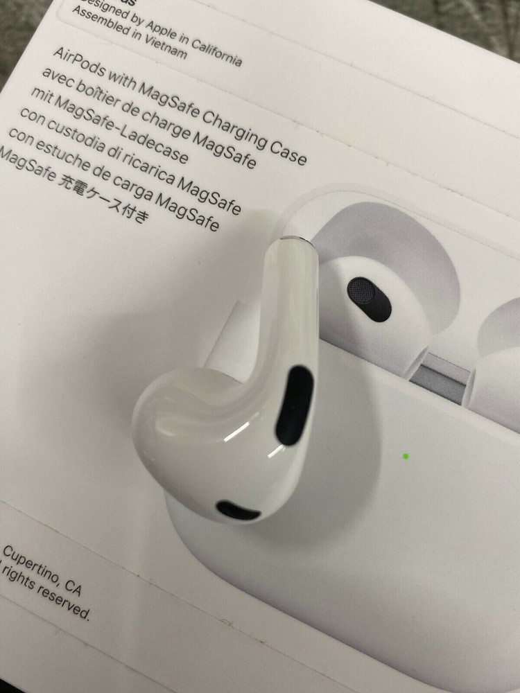 New Apple Airpods 3rd Generation Replacement: RIGHT SIDE ONLY (A2565)