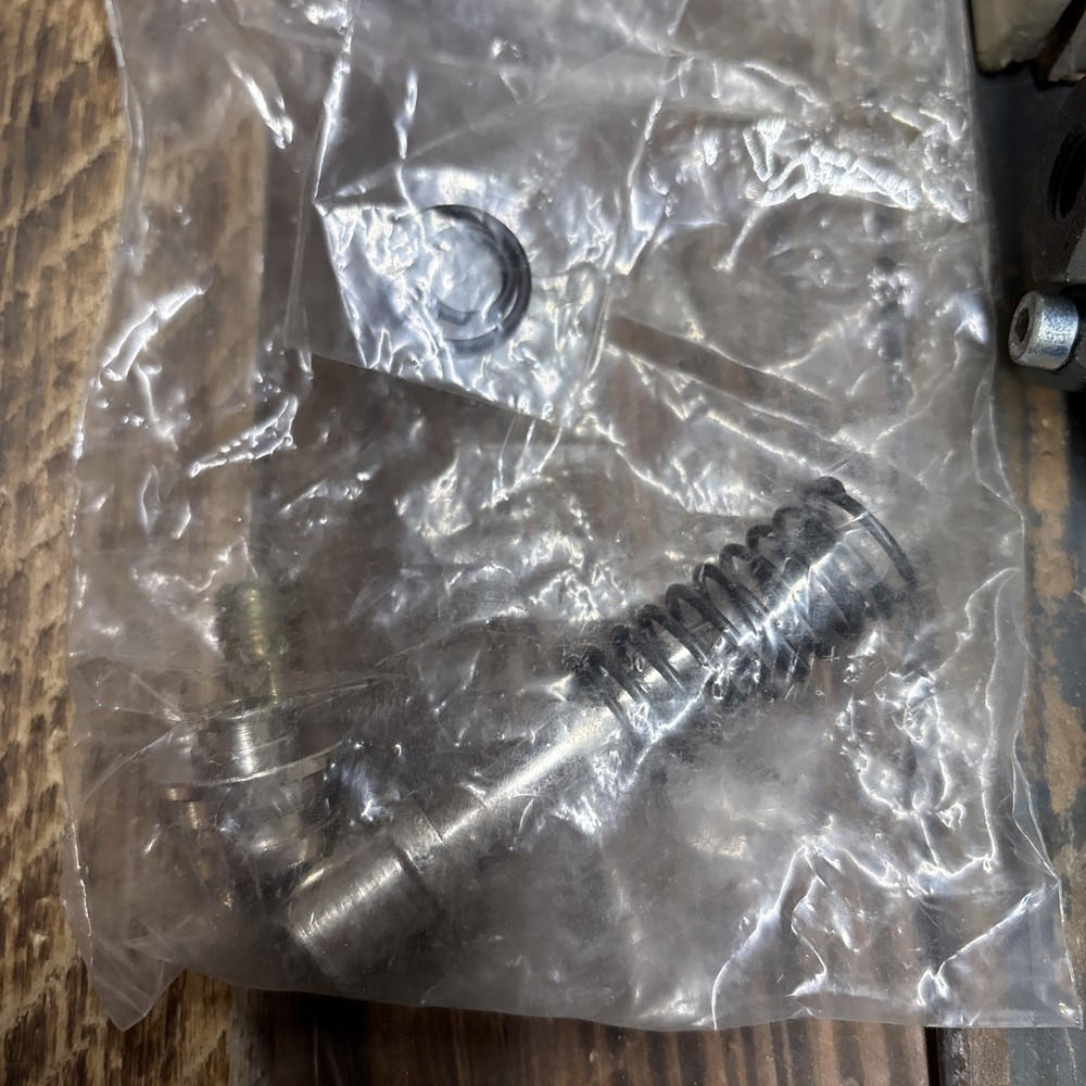 Meritor KIT5385 Slave Valve Assembly, Transmission (Genuine)