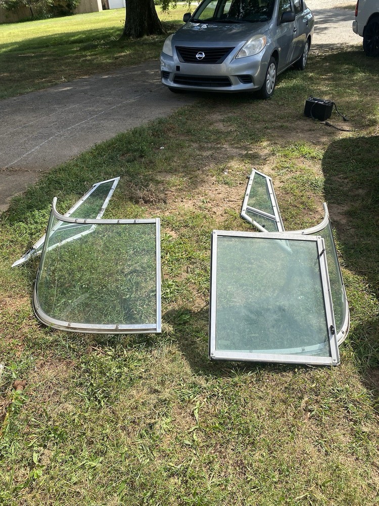 1996 Crownline 225 Ccr Cuddy Cabin Windshield