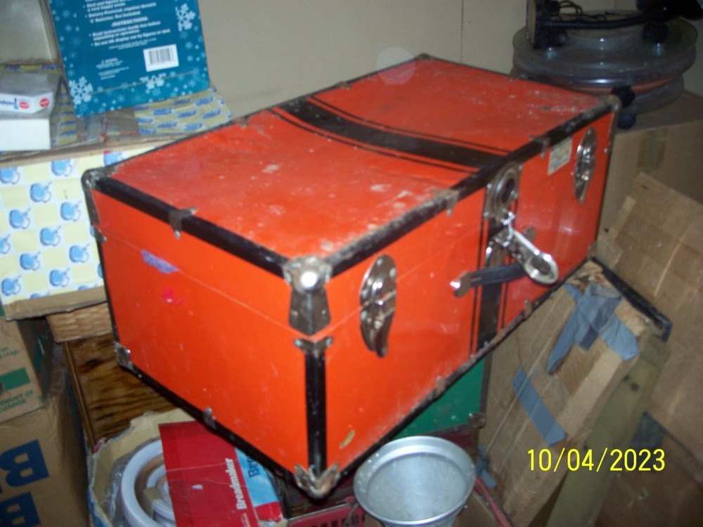 foot locker storage trunk