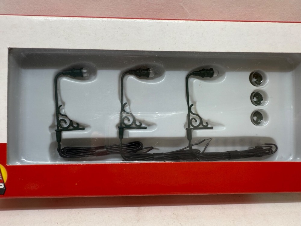 Walthers Ho Scale Cornerstone Series BuiltUps Ornate Wall Mounted LIght (3 Pack)