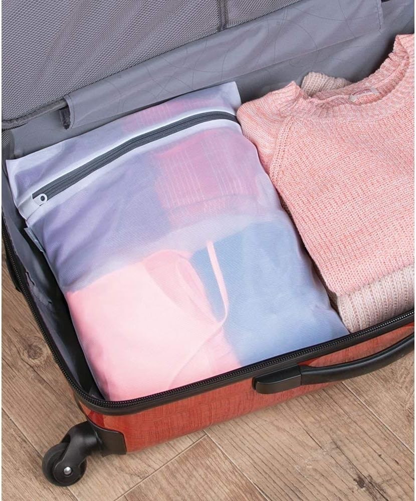 Durable Medium Mesh Laundry Bag with Zipper - Ideal for Organizing Delicates