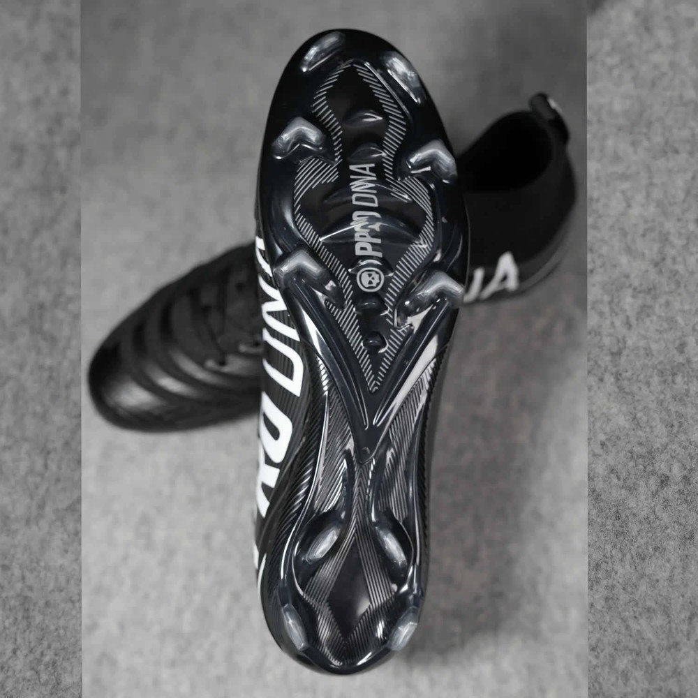 Infamous Pro DNA Voltrax Cleats - Black - Size 12
